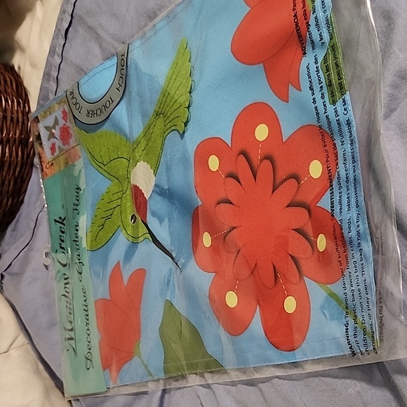 Hummingbird flag - Picture 3 of 4